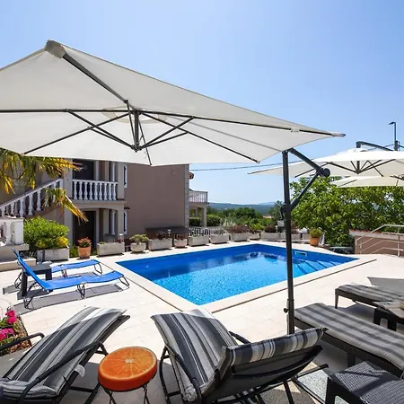 Krebelj By El-pi Tours Apartmán *