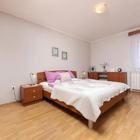 Krebelj By El-pi Tours Apartmán *